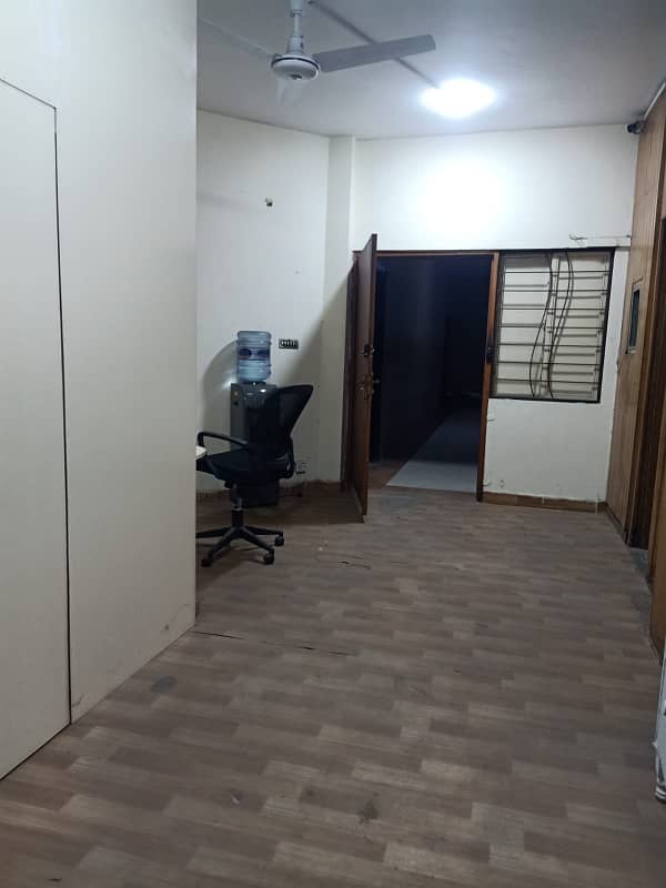 NON FURNISHED OFFICES FOR RENT 9