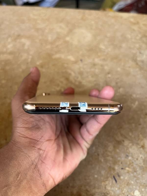 iPhone XS Max 4