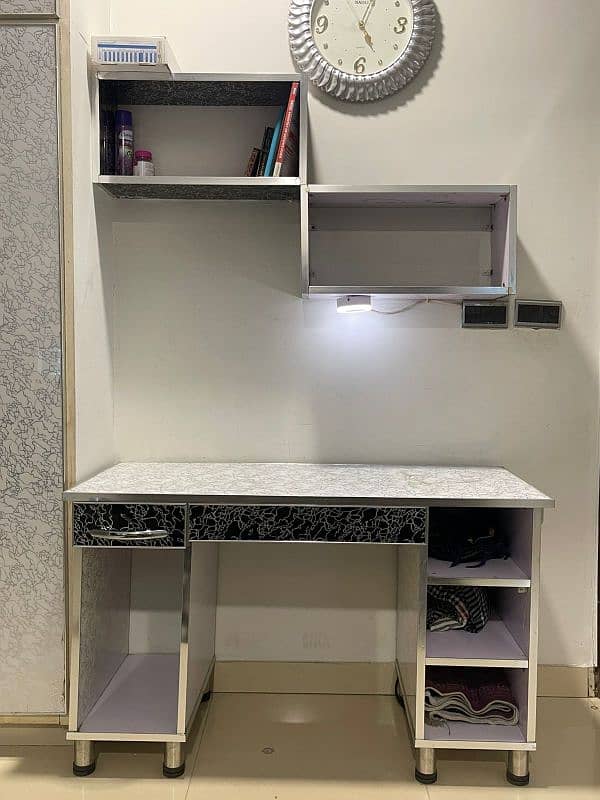 Study table with shelves 0