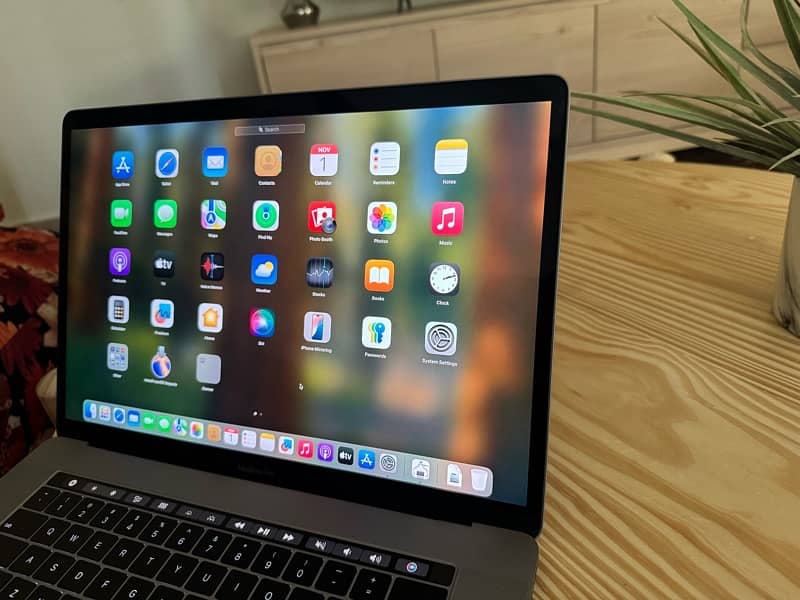 MacBook Pro 2019 - 15.4 inch i9 Processor 1