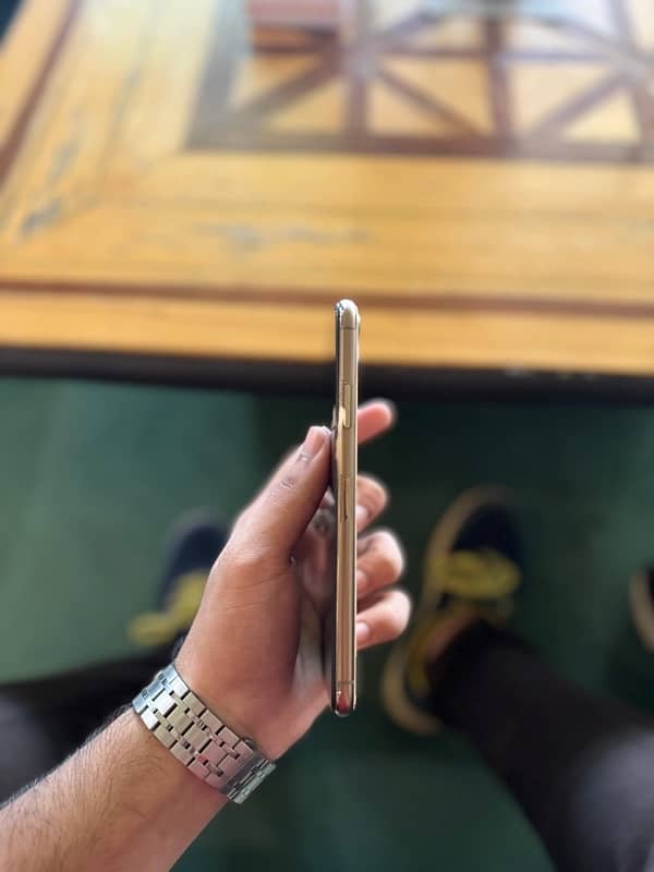 Iphone 11 Pro Max 256 Gb, Fractory Unlocked , Non pta 5