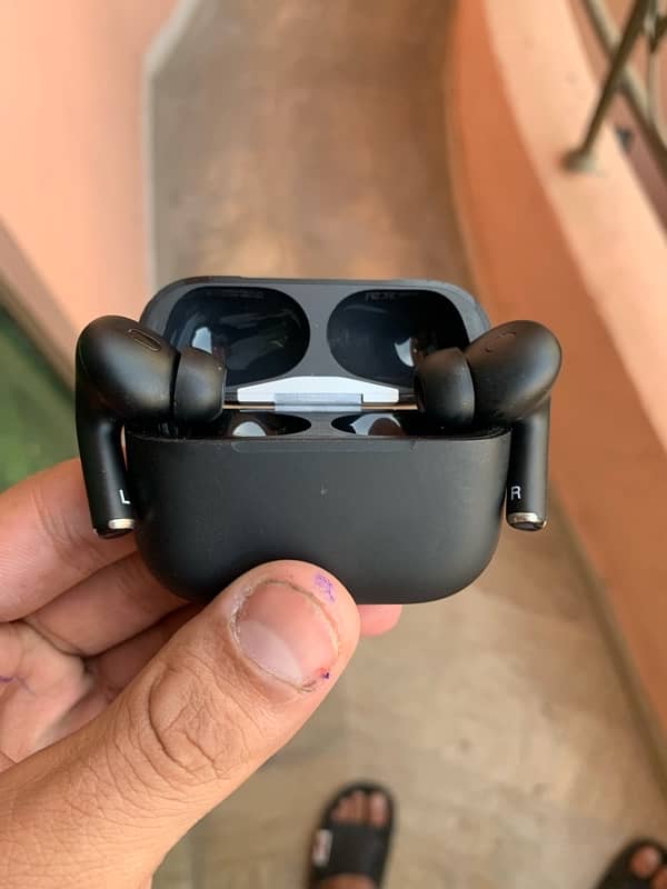 AirPods Pro (2nd generation) 2