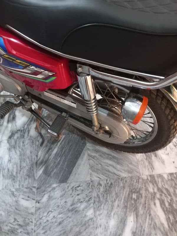 Honda 125 urgent sale 1st owner 3