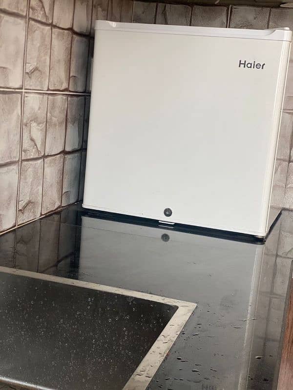 Haier Mini Fridge 0