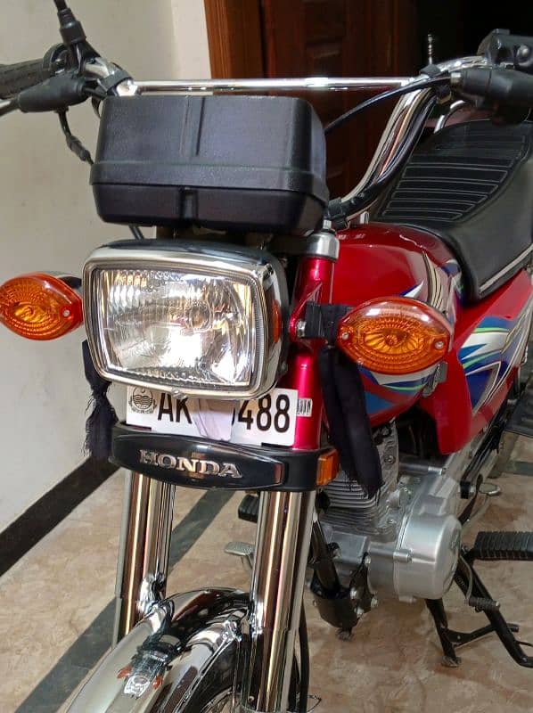 Brand New condition Honda 125 1