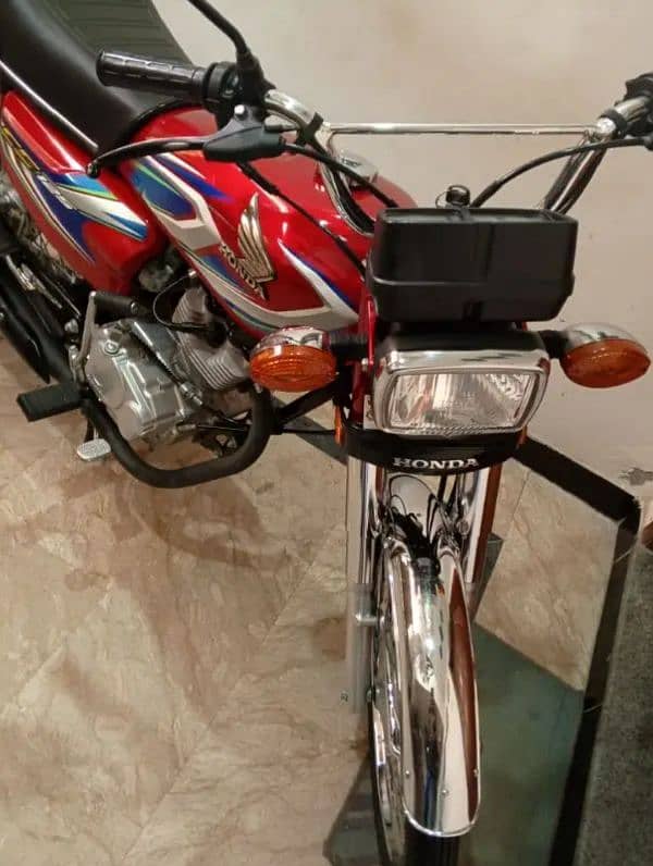 Brand New condition Honda 125 3