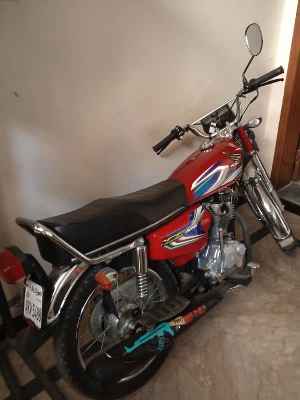 Brand New condition Honda 125 5