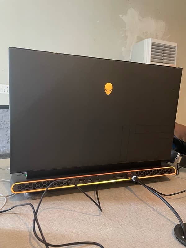 ALIENWARE M17 R2 RTX 2060 | core i7 | 16 GB RAM | 512 SSD 3