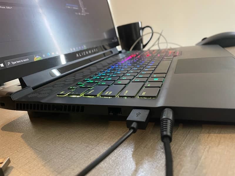 ALIENWARE M17 R2 RTX 2060 | core i7 | 16 GB RAM | 512 SSD 7