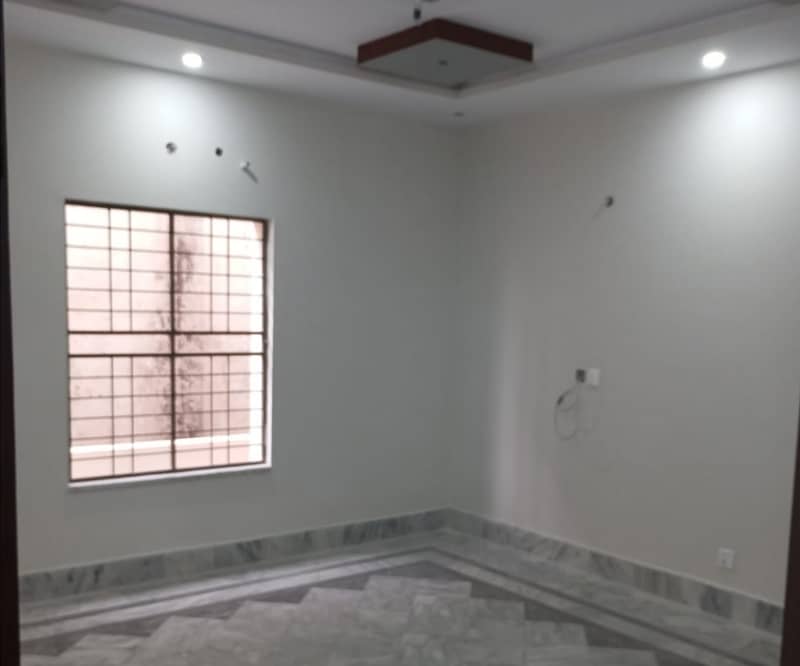 Centrally Located Upper Portion Available In Allama Iqbal Town - Kamran Block For rent 3