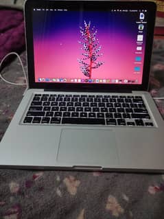 MacBook pro 2012 4gb ram 320 gb hard drive 2 hour battery backup