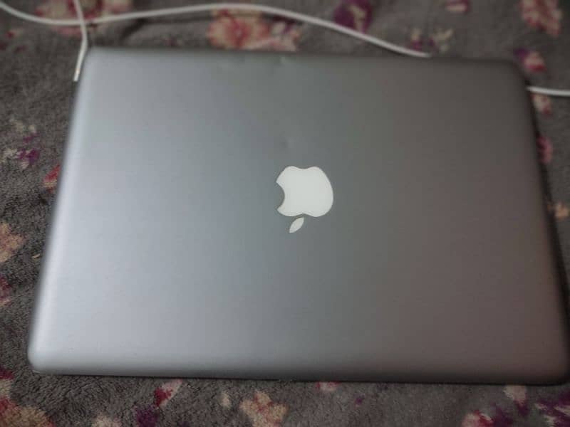 MacBook pro 2012 4gb ram 320 gb hard drive 2 hour battery backup 1