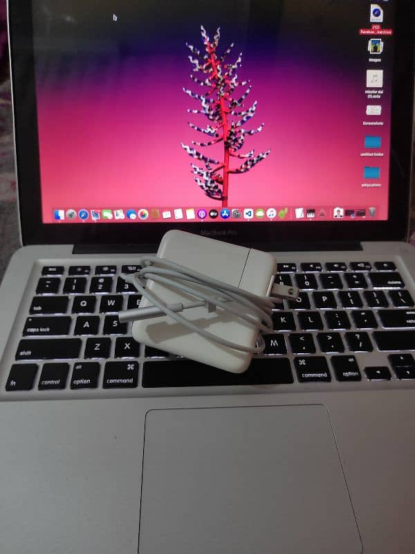 MacBook pro 2012 4gb ram 320 gb hard drive 2 hour battery backup 2