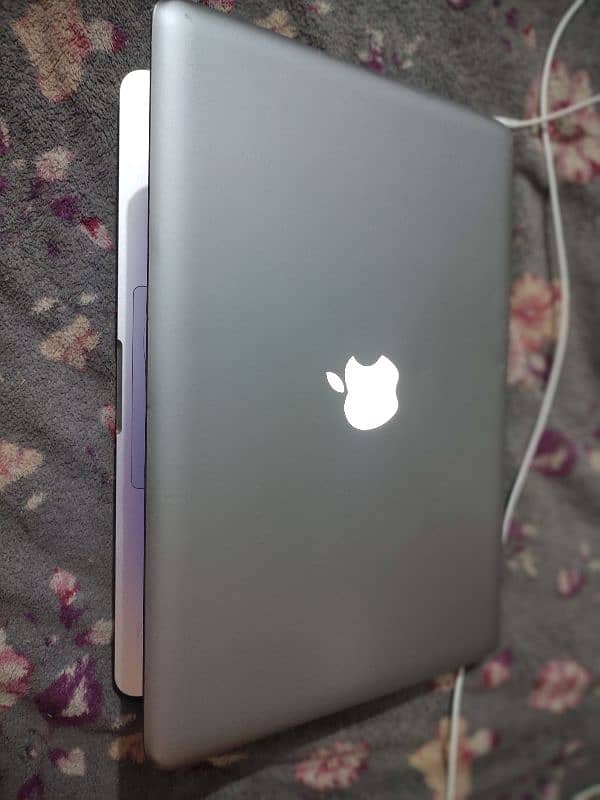 MacBook pro 2012 4gb ram 320 gb hard drive 2 hour battery backup 8