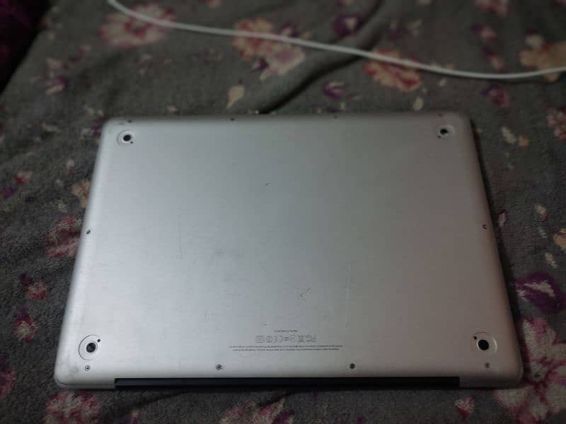 MacBook pro 2012 4gb ram 320 gb hard drive 2 hour battery backup 11