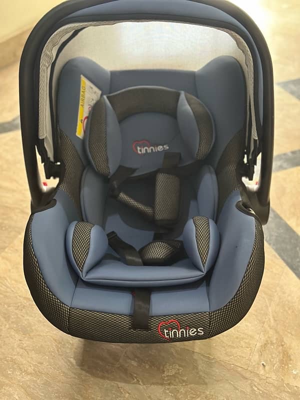 tinnies original carry cot/ car seat 5