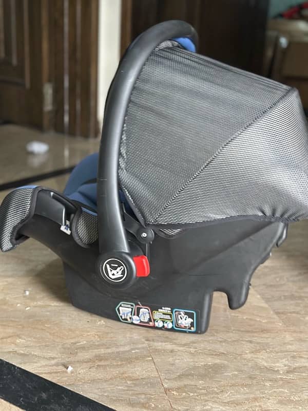 tinnies original carry cot/ car seat 7