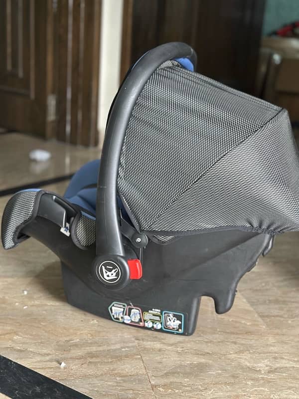 tinnies original carry cot/ car seat 8