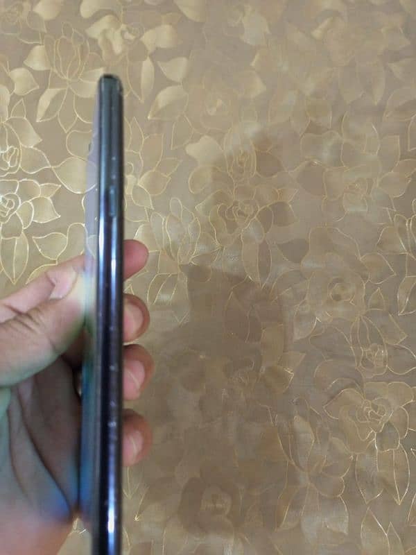 LG G7 buhat hi kamal ka or fast mobile ha no any fault back crack ha 2