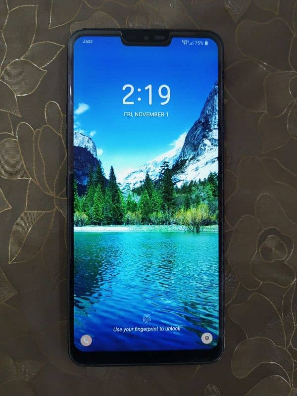 LG G7 buhat hi kamal ka or fast mobile ha no any fault back crack ha 5