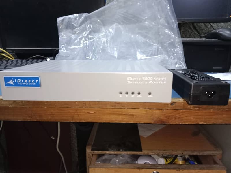 iDirect 3000 Series Satellite Router Model 3100 + Adapter 0