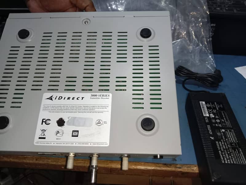 iDirect 3000 Series Satellite Router Model 3100 + Adapter 3