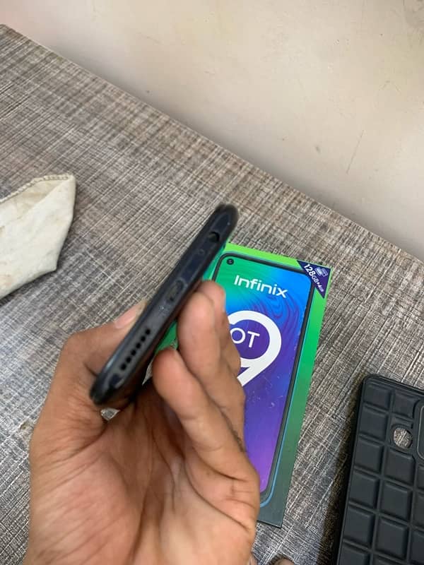 infinx hot 9 4/128GB with box 10/9’5 all ok vip phone ha 3