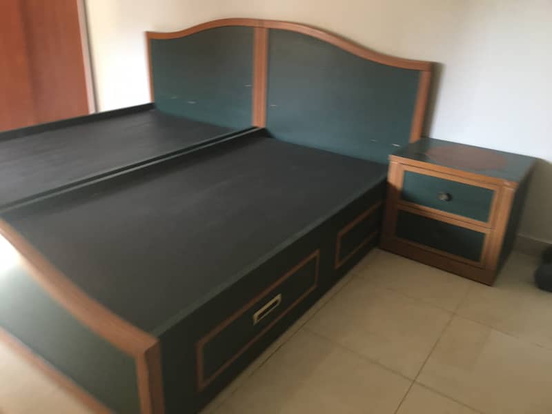 Single beds with side table 1