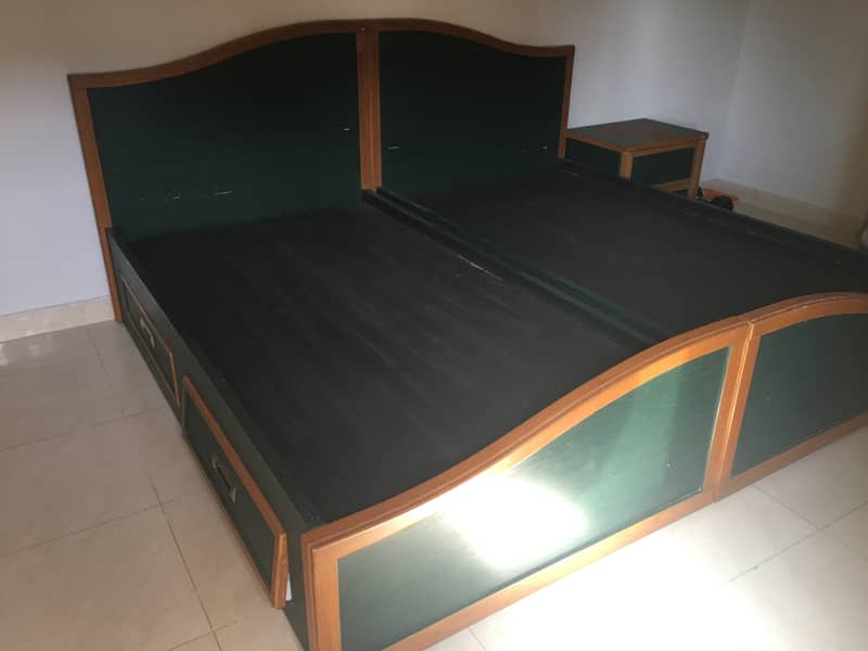 Single beds with side table 4