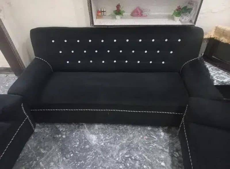 Sofa Set | 5 PCs (3,1,1) | Price Negotiable 4