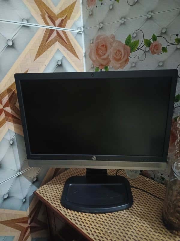 24inch lCD 10 by 10 full ok 1