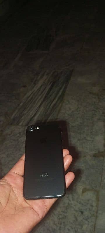 iphone 7  bhot acha hai no open no rapid bay bass hai 2