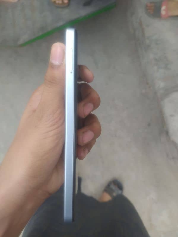 Infinix smart 8 condition 10y9 ha 4 64 gb ha 1