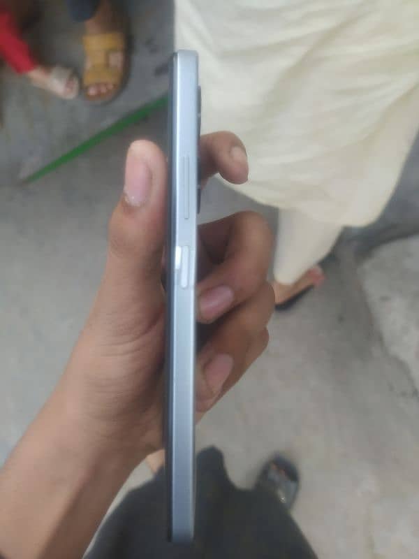 Infinix smart 8 condition 10y9 ha 4 64 gb ha 3