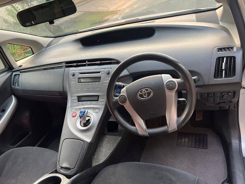 Toyota Prius 2013 5