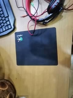 The price is for keyboard and headphone and mouse pad only urgent sell