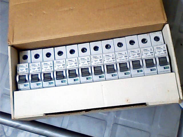 6 Amp Circuit Breaker (12ST. /PCS) 3