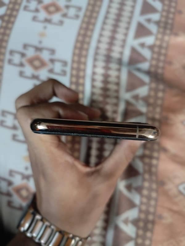 iPhone 11pro in golden colour 2