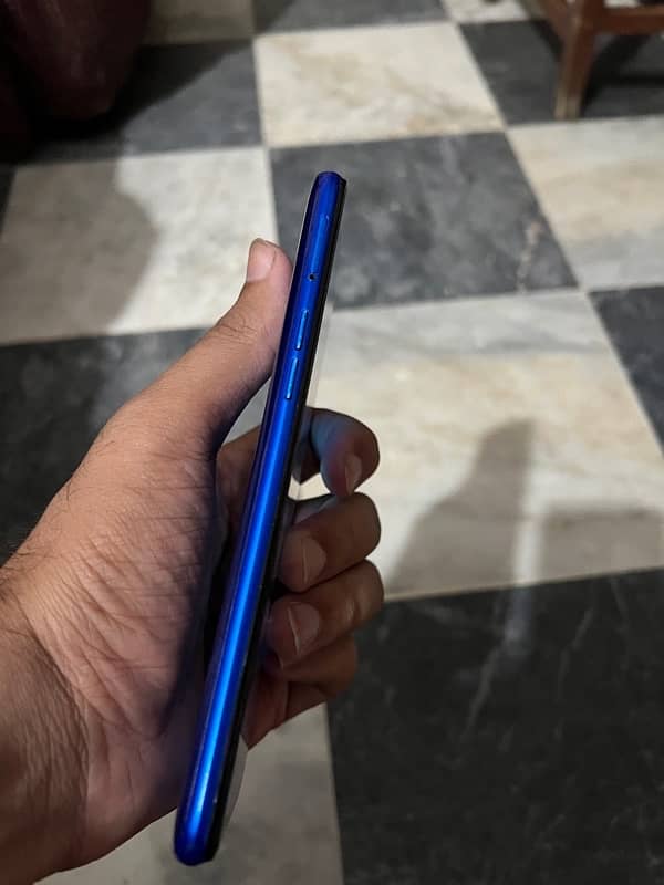 Realme 5 with box charger 4/64 panel break 6