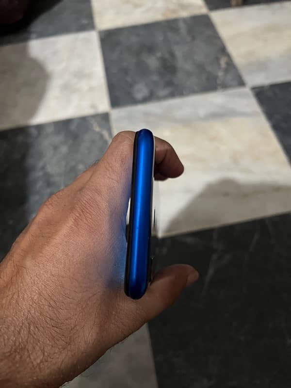 Realme 5 with box charger 4/64 panel break 7