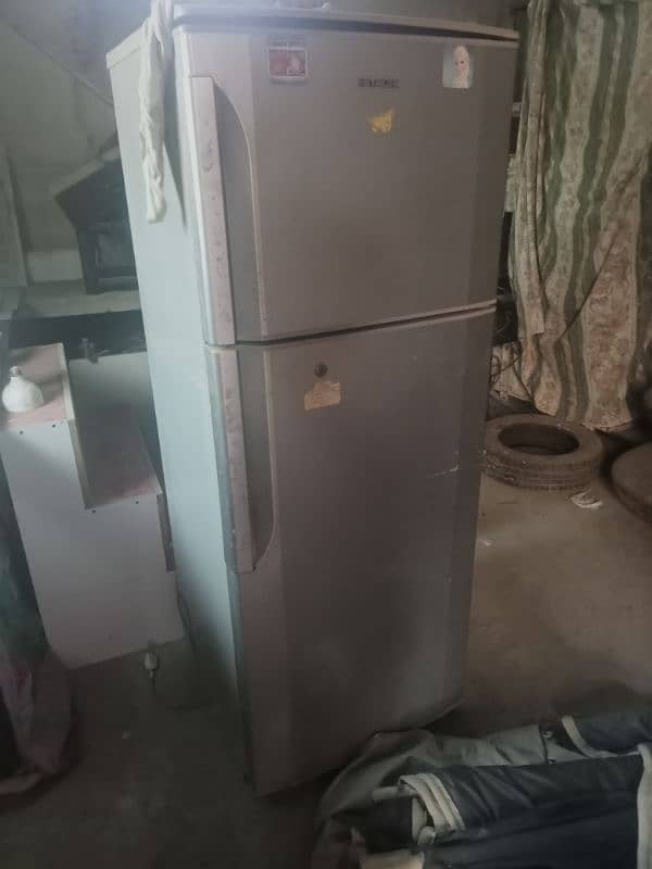 medium size fridge 0