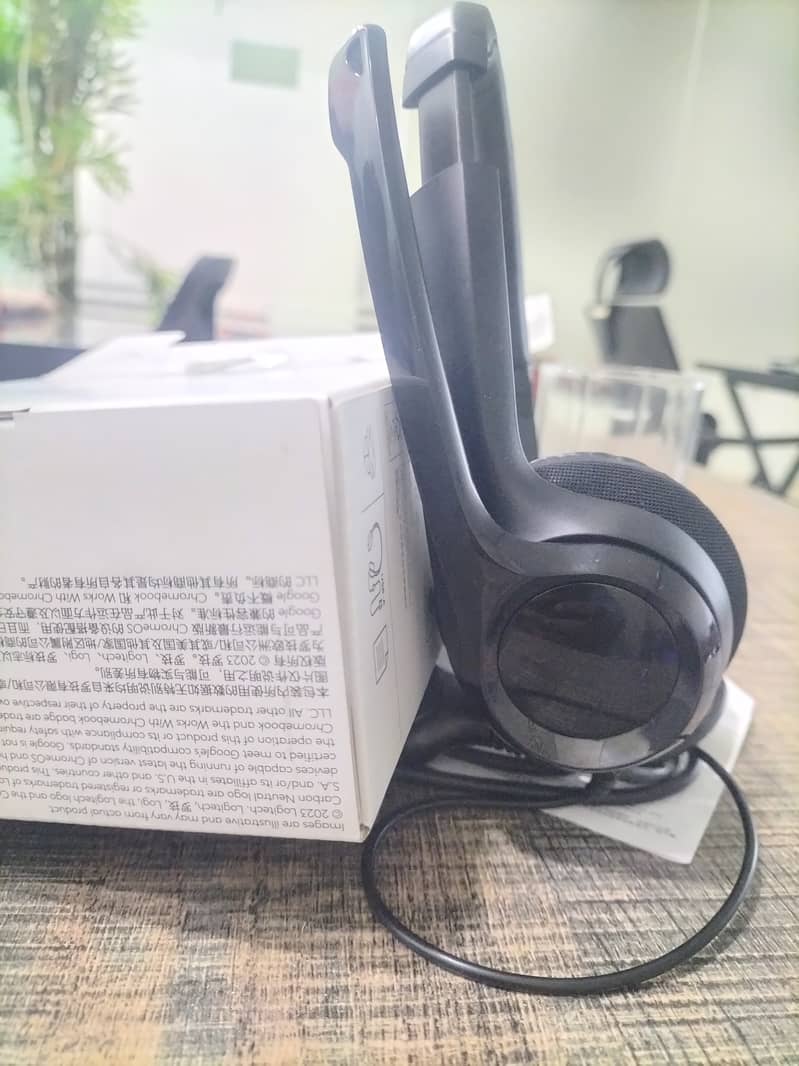 Logitech H390 Headphones with Noise Cancellation 0