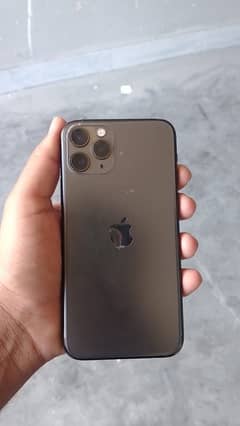 I phone 11 pro Grey phite clr