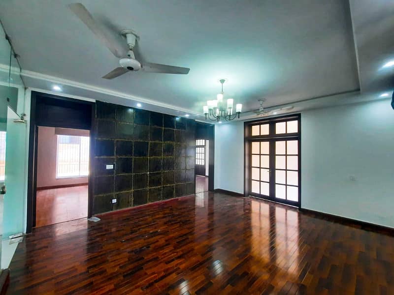 1 kanal beautiful house available for rent 0