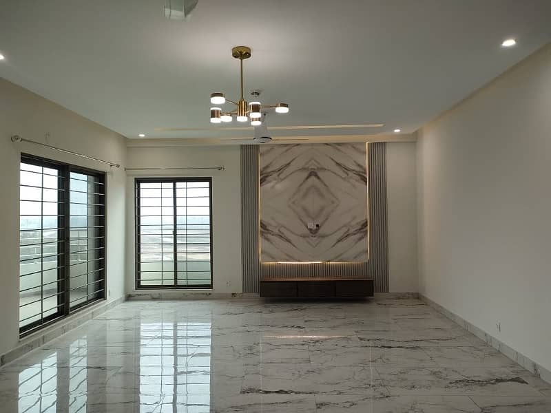 Almost Brand New Open View 10 Marla 3 Bed Apartment on 8th floor is Available for Rent In Askari-11 Sec-D,,Lahore 3