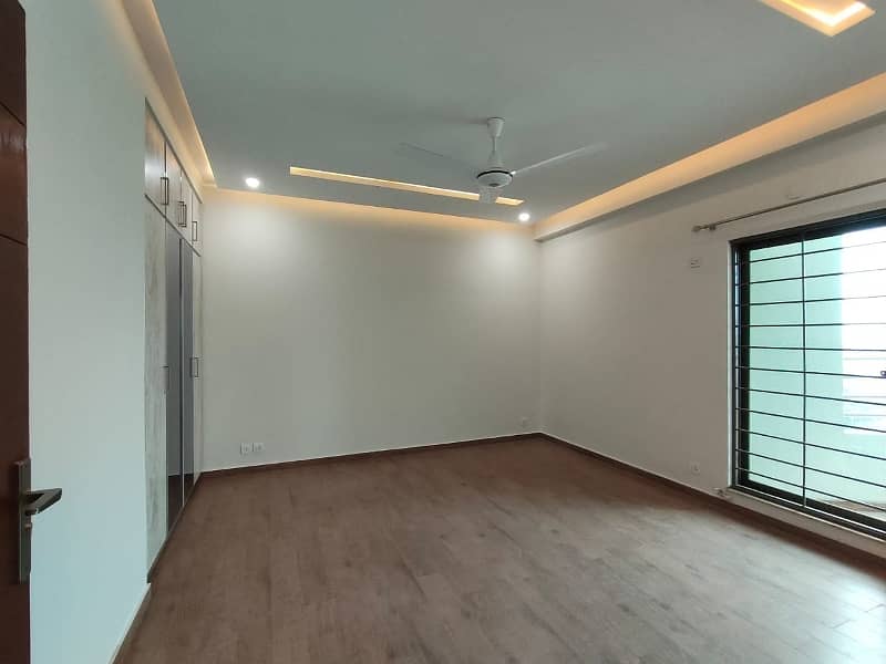 Almost Brand New Open View 10 Marla 3 Bed Apartment on 8th floor is Available for Rent In Askari-11 Sec-D,,Lahore 12