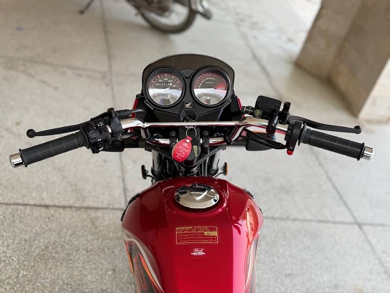 Honda CB 125F 3