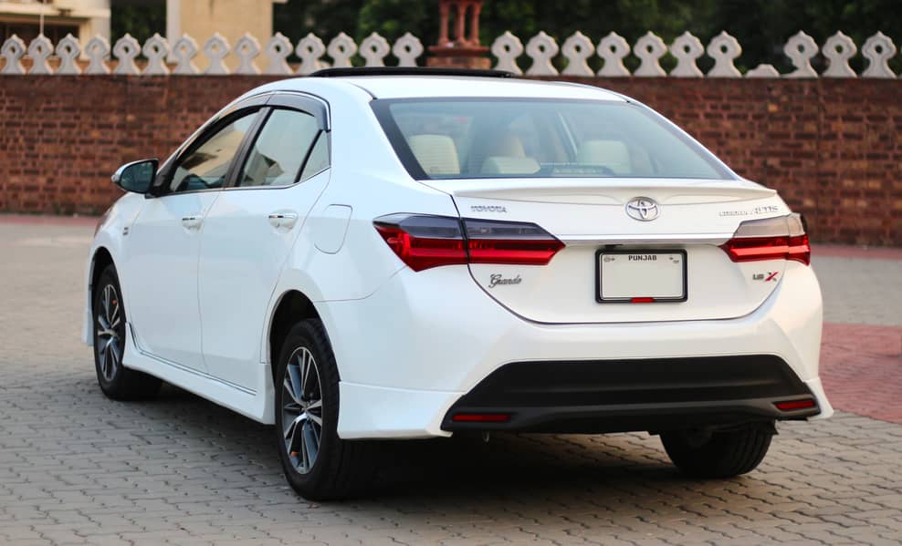 Toyota Corolla Altis 2017 Grande CVT 3