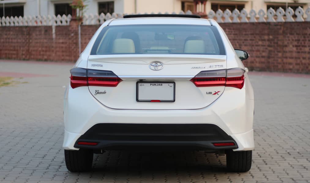 Toyota Corolla Altis 2017 Grande CVT 4