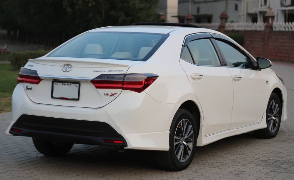 Toyota Corolla Altis 2017 Grande CVT 5